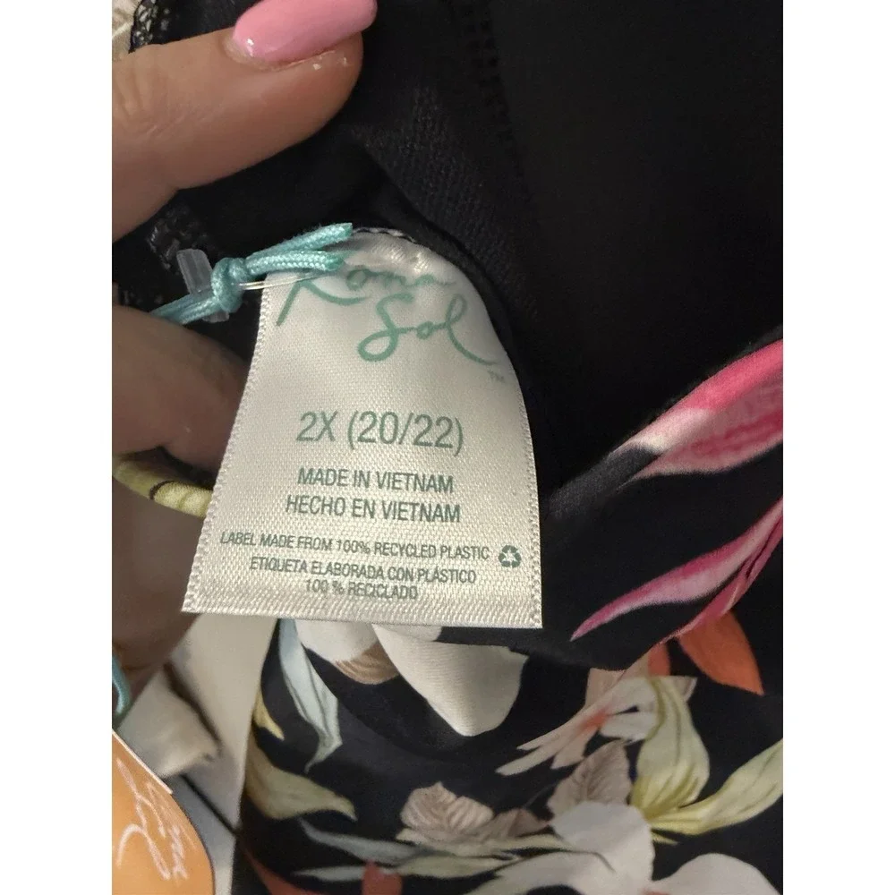 Kona Sol Tankini Swimsuit Top size 2X (20/22) w/Built-in Light Padding - NWT